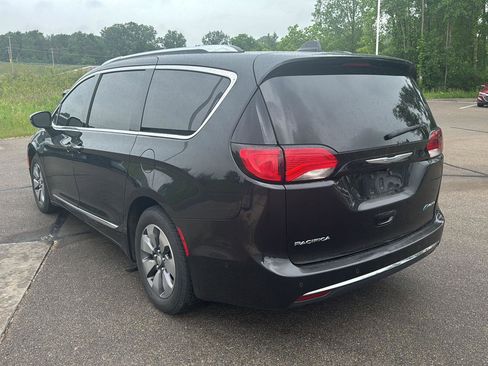 Used 2018 Chrysler Pacifica Limited FWD image 3