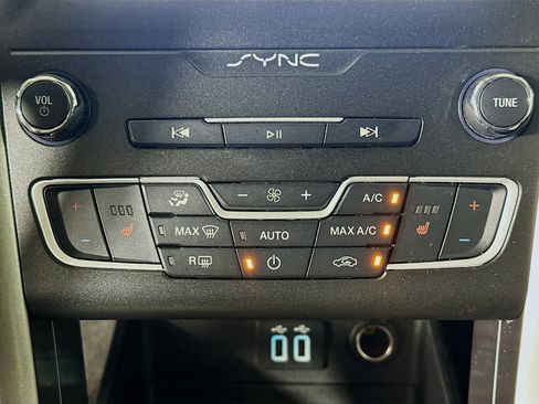 Used 2020 Ford Fusion SEL FWD image 24