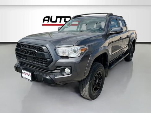 Used 2021 Toyota Tacoma SR5 w/ Technology Package AWD/4WD image 3