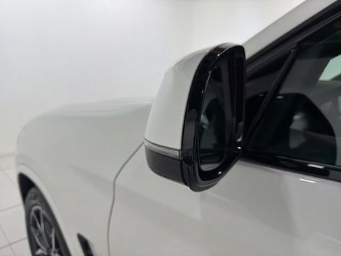 Used 2025 BMW X4 xDrive30i w/ Premium Package AWD/4WD image 9