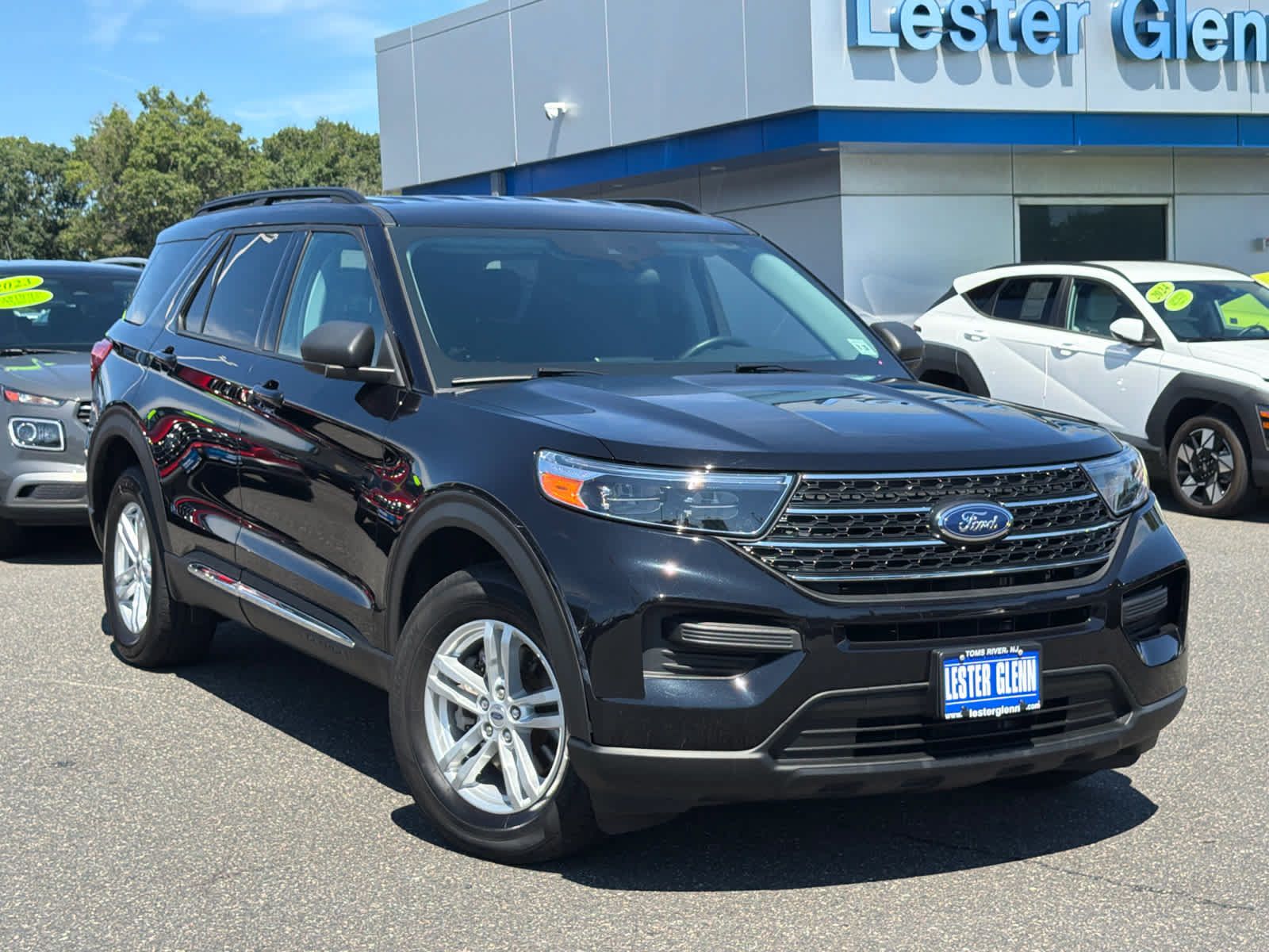 Used 2023 Ford Explorer XLT AWD/4WD image 30