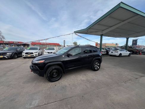 Used 2014 Jeep Cherokee Trailhawk w/ Leather Interior Group AWD/4WD image 23