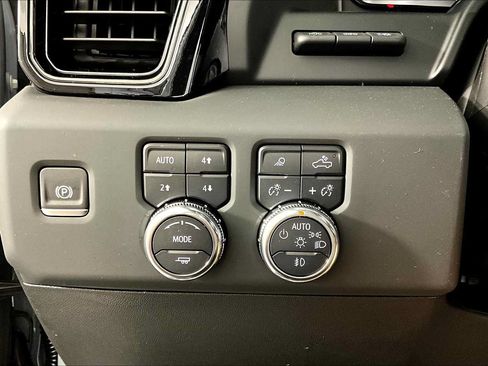 Used 2025 GMC Sierra 1500 AT4 w/ AT4 Premium Package AWD/4WD image 13