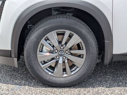 Used 2026 Nissan Pathfinder SV w/ SV Premium Package FWD image 11