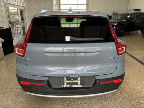 Used 2021 Volvo XC40 T5 Momentum image 37