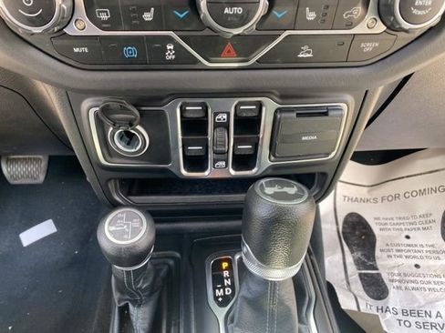 Used 2024 Jeep Wrangler Unlimited Sahara AWD/4WD image 17
