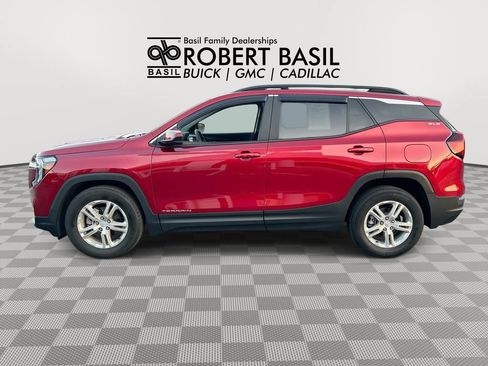 Used 2023 GMC Terrain SLE w/ Driver Convenience Package FWD image 5
