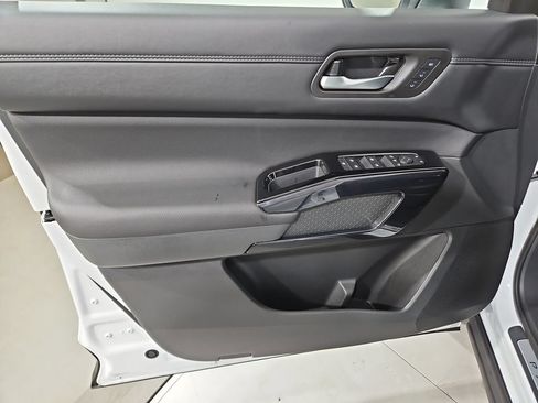 New 2026 Nissan Pathfinder Platinum AWD/4WD image 9