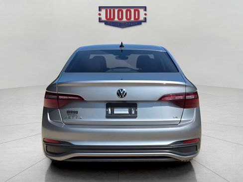 Used 2024 Volkswagen Jetta SE FWD image 3