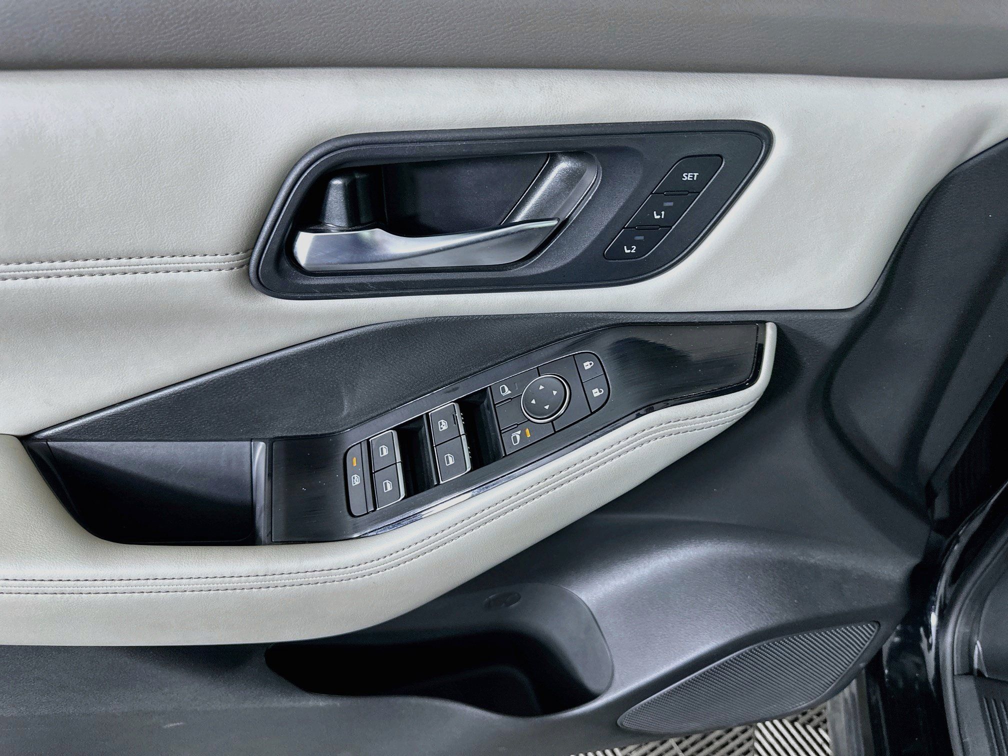 Used 2023 Nissan Rogue SL w/ SL Premium Package FWD image 15