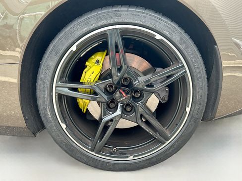 Used 2021 Chevrolet Corvette Stingray Premium Cpe w/ Z51 Performance Package image 33