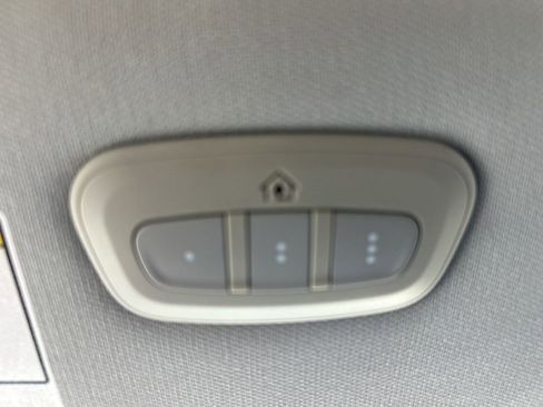 Used 2019 Jeep Cherokee Limited image 28