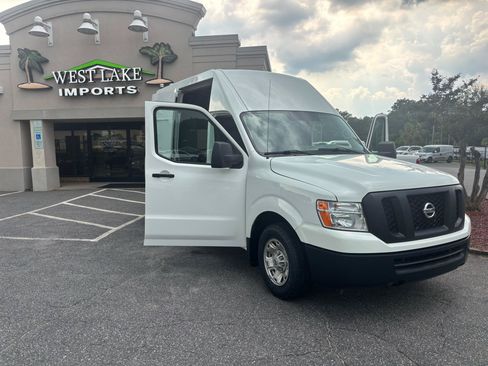 Used 2021 Nissan NV 2500 SV w/ Back Door Glass Package RWD image 17
