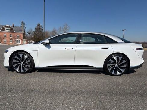 Used 2024 Lucid Air Touring image 5