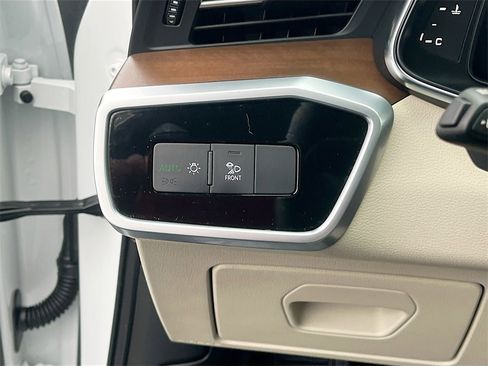 Used 2024 Audi A6 2.0T Premium w/ Convenience Package image 10