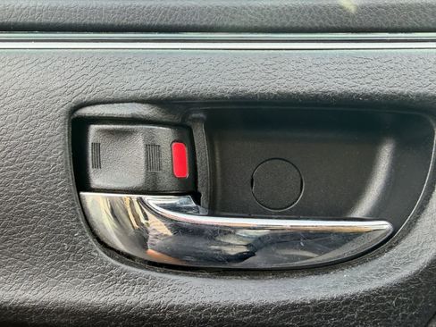 Used 2019 Toyota Corolla LE w/ Carpet Mat Package (TMS) FWD image 6
