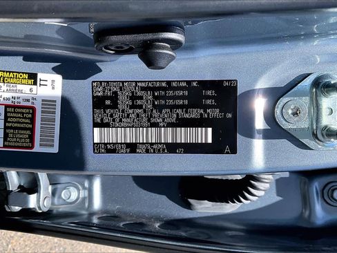 Used 2023 Toyota Highlander XLE AWD/4WD image 36