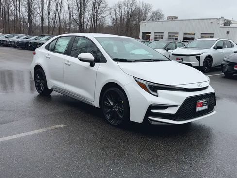 New 2026 Toyota Corolla SE image 2