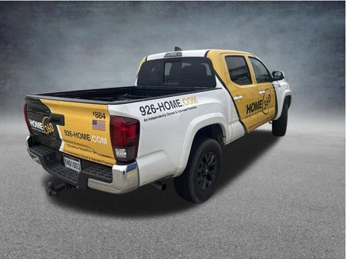 Used 2020 Toyota Tacoma SR5 AWD/4WD image 8