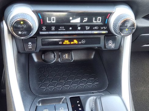 Used 2024 Toyota RAV4 XLE w/ Convenience Package FWD image 21