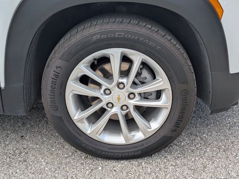 Used 2025 Chevrolet TrailBlazer LS w/ LS Convenience Package FWD image 11