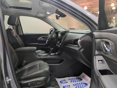 Used 2019 Chevrolet Traverse LT w/ LT Premium Package AWD/4WD image 9