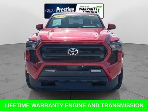Used 2025 Toyota Tacoma SR5 AWD/4WD image 9