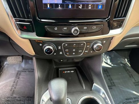 Used 2023 Chevrolet Traverse Premier FWD image 25