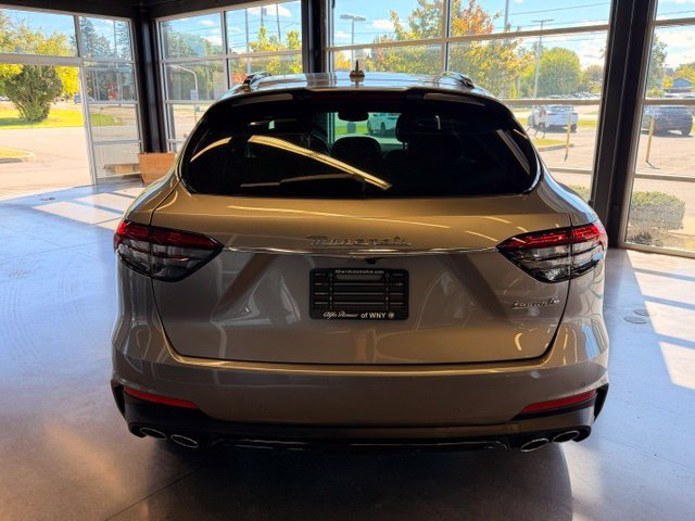 Used 2022 Maserati Levante Modena AWD/4WD image 4