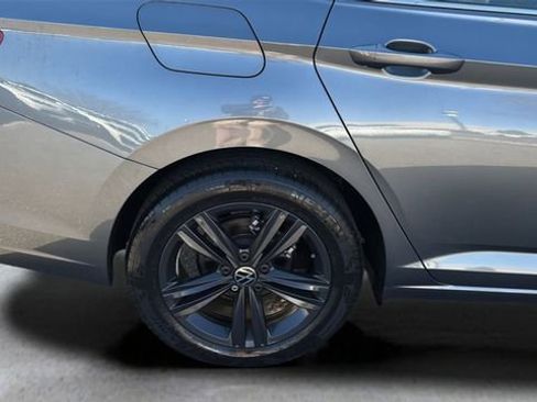 Used 2023 Volkswagen Jetta SE image 34