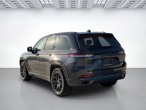 New 2025 Jeep Grand Cherokee Summit image 7