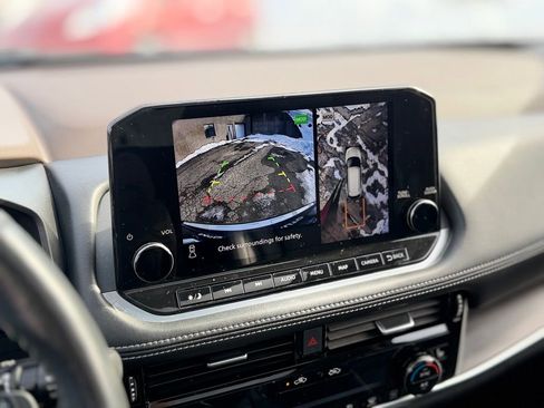 Used 2023 Nissan Rogue Platinum w/ Platinum Premium Package image 19