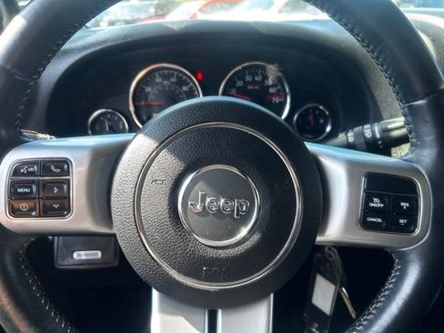 Used 2016 Jeep Wrangler Unlimited Rubicon AWD/4WD image 30
