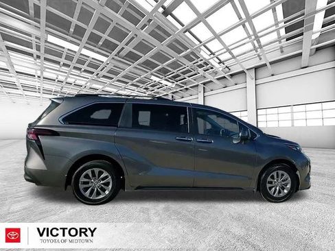 Used 2024 Toyota Sienna XLE image 2