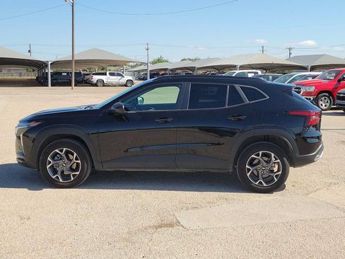 Used 2025 Chevrolet Trax LT FWD image 5