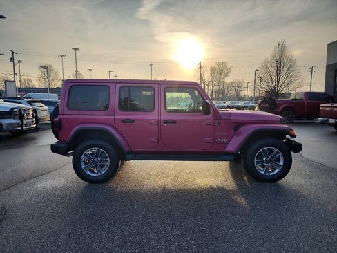 Used 2022 Jeep Wrangler Unlimited Sahara w/ Safety Group image 8