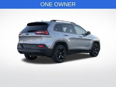 Used 2018 Jeep Cherokee Latitude w/ Altitude Package image 3