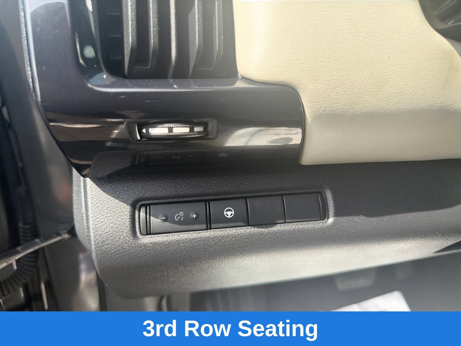 Used 2023 Nissan Pathfinder SV AWD/4WD image 14
