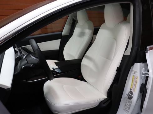 Used 2020 Tesla Model 3 Performance image 36