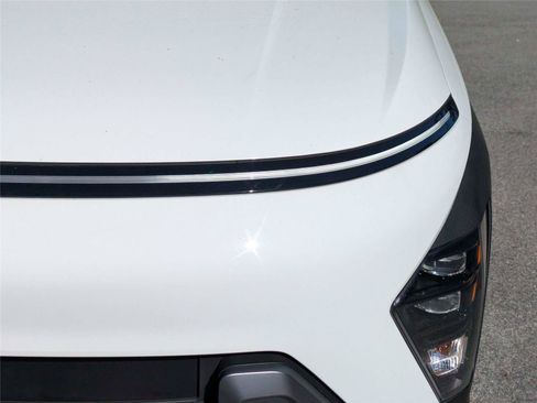 Used 2025 Hyundai Kona SEL image 12