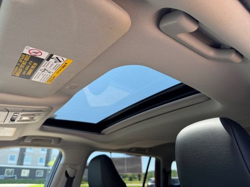 Certified 2020 Toyota Highlander XLE AWD/4WD image 31