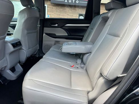 Used 2015 Toyota Highlander XLE AWD/4WD image 32