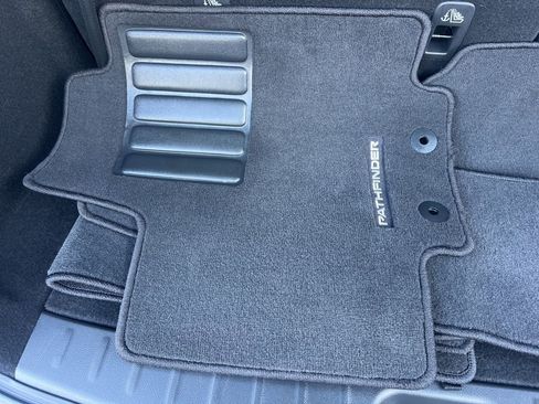 Certified 2025 Nissan Pathfinder SL w/ SL Premium Package image 15