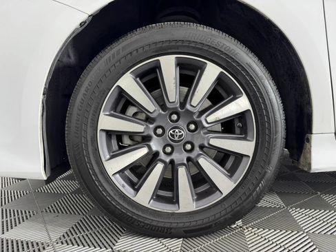 Used 2019 Toyota Sienna LE AWD/4WD image 41