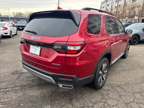 Certified 2025 Honda Pilot Touring image 18