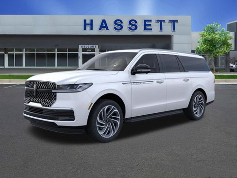 New 2026 Lincoln Navigator L Premier AWD/4WD image 1