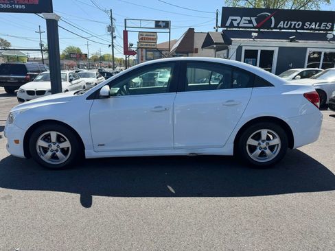 Used 2016 Chevrolet Cruze LT image 2