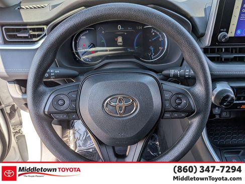 Used 2025 Toyota RAV4 XLE image 17