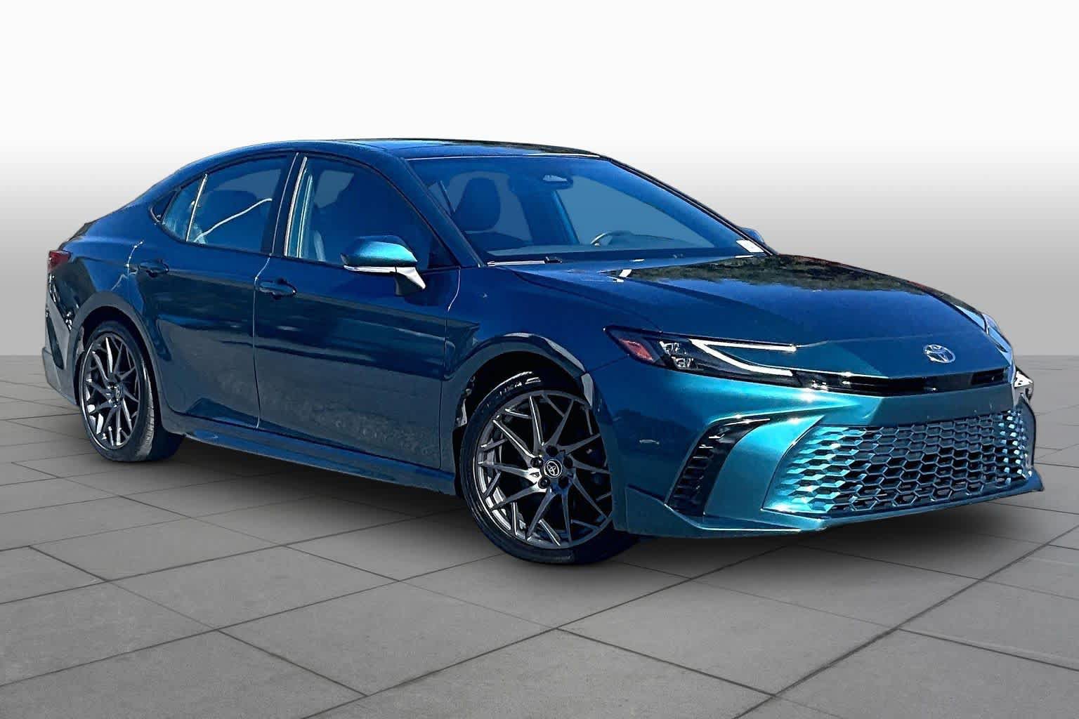 Used 2025 Toyota Camry XSE AWD/4WD image 3