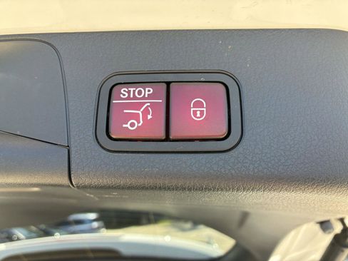 Used 2023 Mercedes-Benz GLB 250 image 23